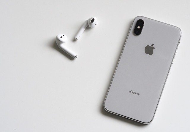Apple AirPods Wireless earphones are getting full support in Windows 10